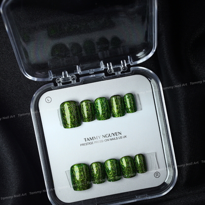 Press-on Nails Goblin Glow